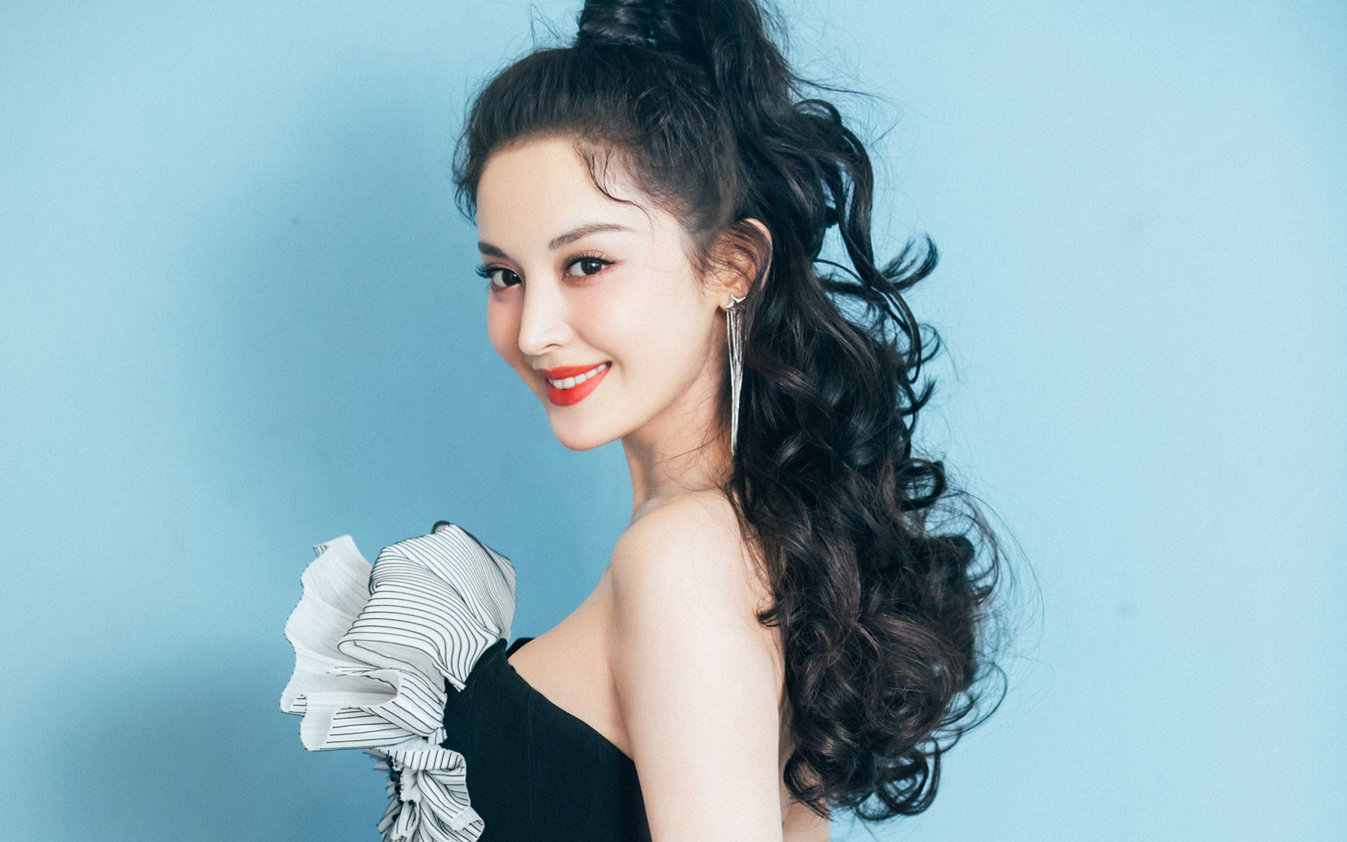 开云全站-战胜的喜悦：一支不被看好的球队击败对手取胜，获胜的喜悦