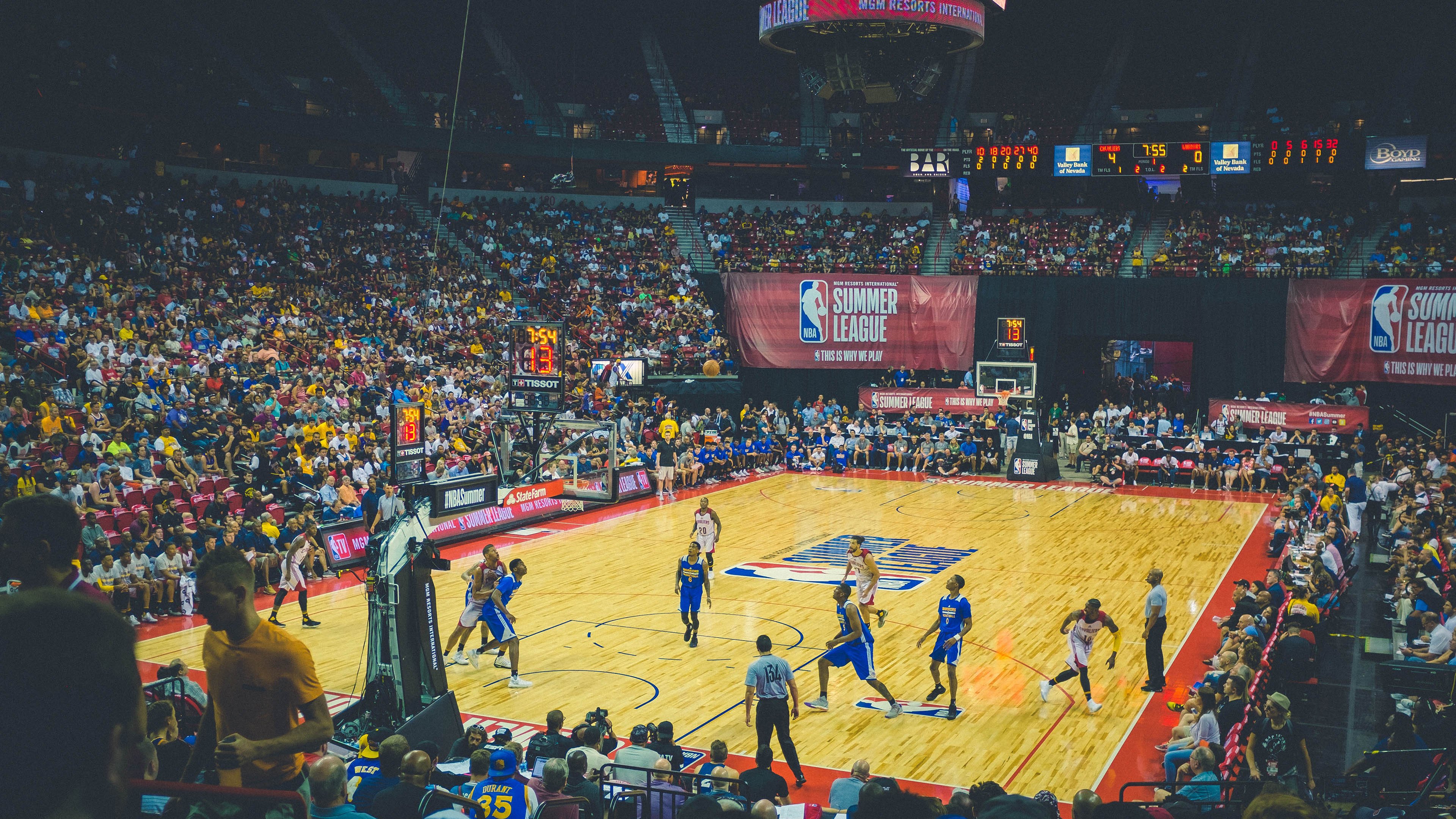 《星际争霸：重制版》邀请赛与《帝国时代4》线上锦标赛的经典RTS回归